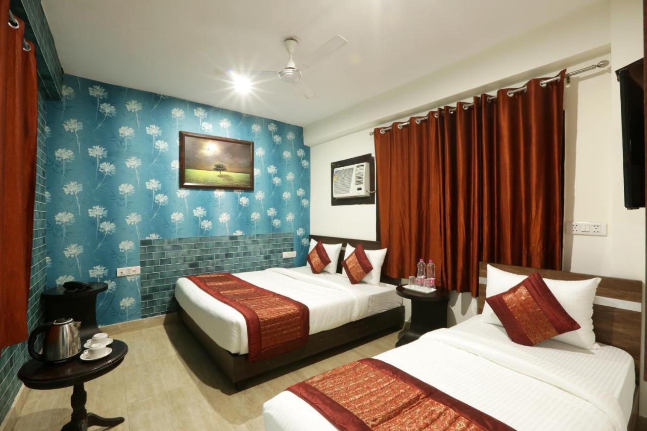 Green Plaza At Airport Hotel New Delhi Exterior photo
